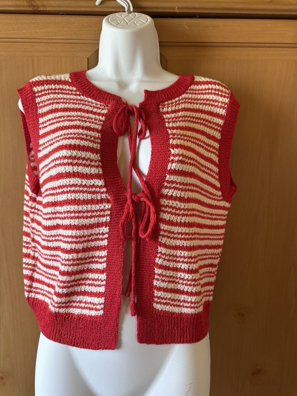 sweater vest women’s Medium Red & White ties Cropped light Weight CHIC! NWOT